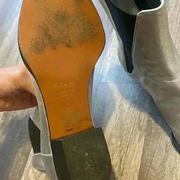 Brand: Frame Denim
Le Carson Leather Bootie, Silver - Picture 5 of 6